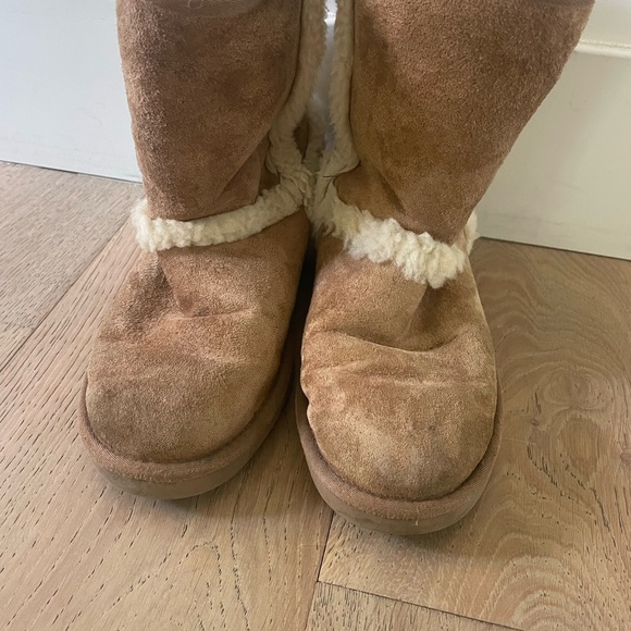 Ugg boots size 7 used - Picture 2 of 2